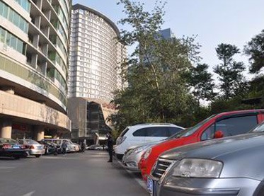 京城两小区探索停车位管理新方案 车位轮换 破题“一摇定终生”